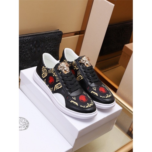 Versace Casual Shoes For Men #925961