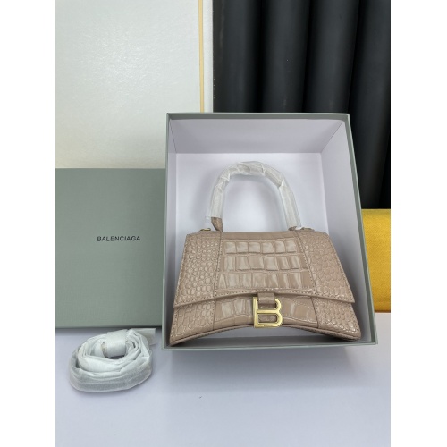 Balenciaga AAA Quality Messenger Bags For Women #929439