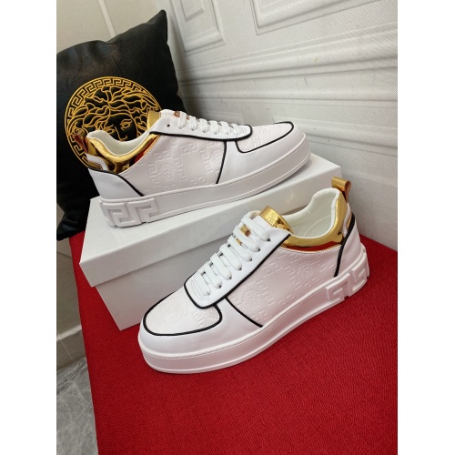 Versace Casual Shoes For Men #929558