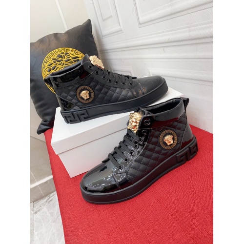 Versace High Tops Shoes For Men #929608