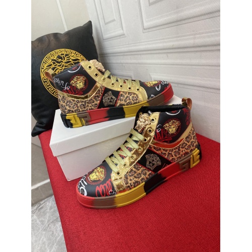 Versace High Tops Shoes For Men #929611