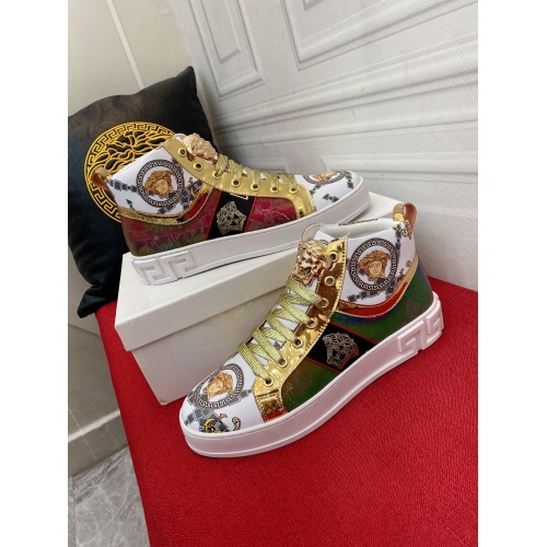 Versace High Tops Shoes For Men #929612