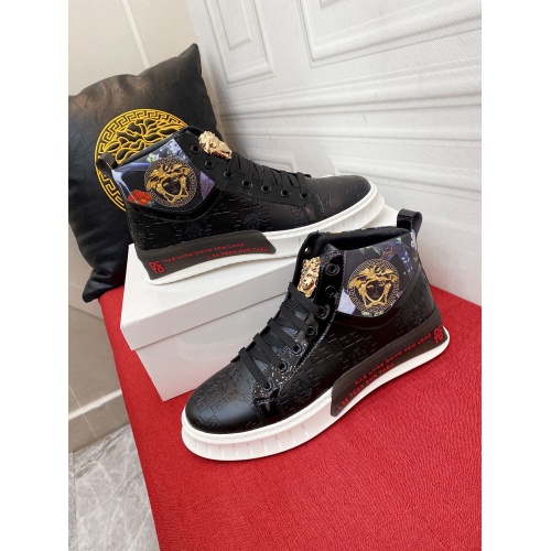 Versace High Tops Shoes For Men #929616