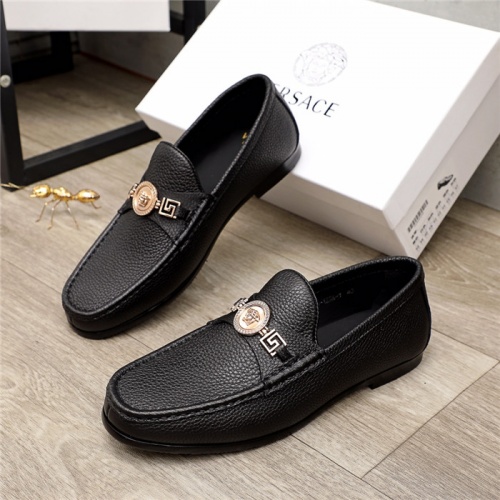 Versace Leather Shoes For Men #930127
