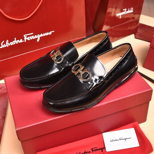 Salvatore Ferragamo Leather Shoes For Men #930224