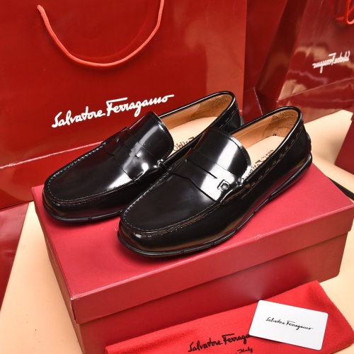 Salvatore Ferragamo Leather Shoes For Men #930228