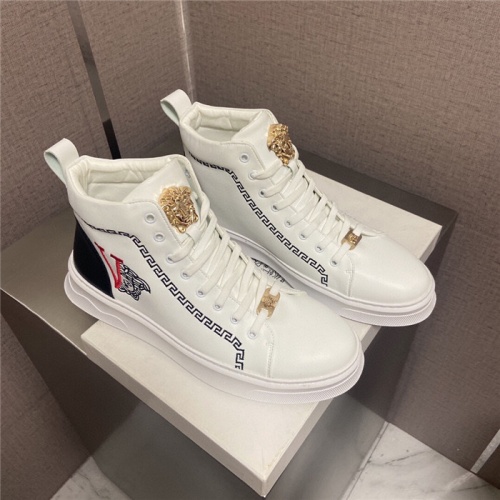 Versace High Tops Shoes For Men #931342