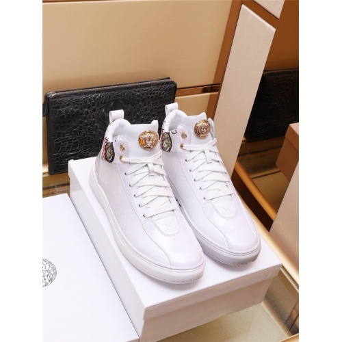 Versace Casual Shoes For Men #931688
