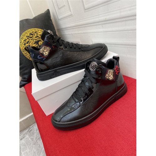 Versace Casual Shoes For Men #932389