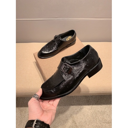 Versace Leather Shoes For Men #932421