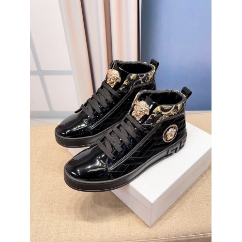 Versace High Tops Shoes For Men #932456