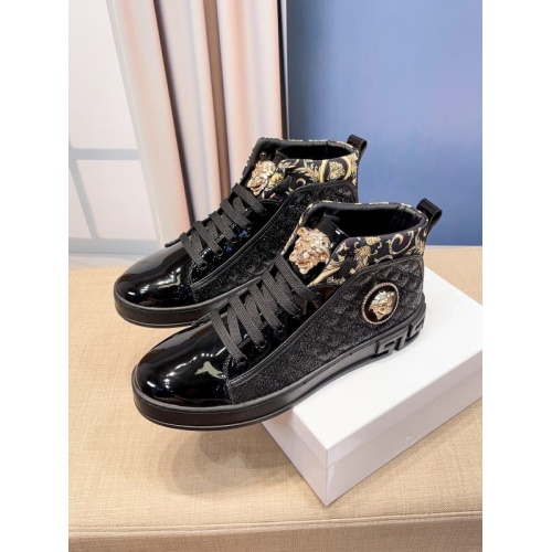 Versace High Tops Shoes For Men #932457