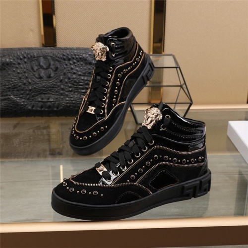 Versace High Tops Shoes For Men #933151