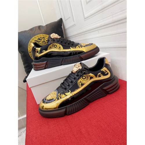Versace Casual Shoes For Men #933669