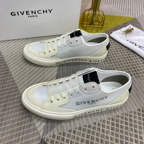 Givenchy Casual Shoes For Women #933735