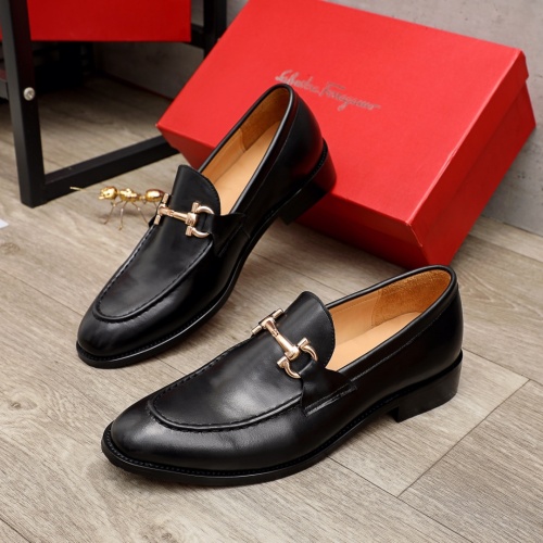 Salvatore Ferragamo Leather Shoes For Men #934100