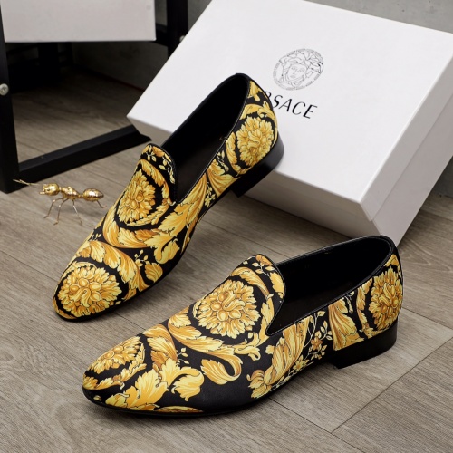 Versace Leather Shoes For Men #934104