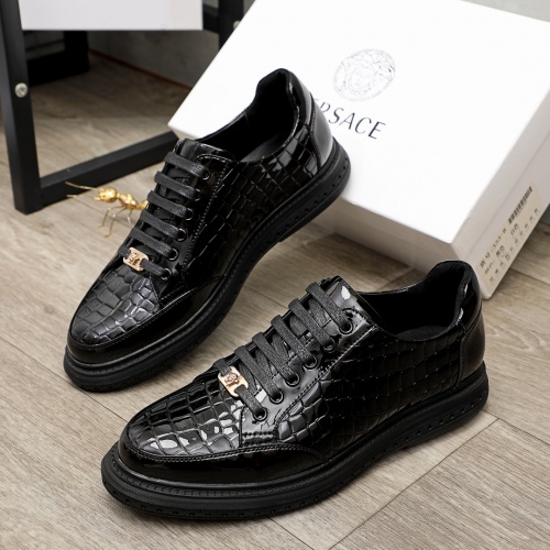 Versace Casual Shoes For Men #934217