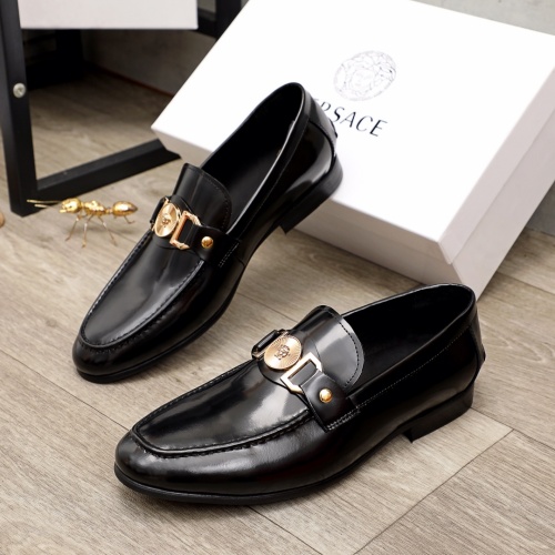 Versace Leather Shoes For Men #934220