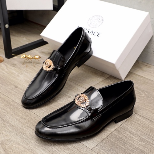 Versace Leather Shoes For Men #934222