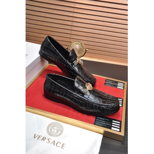 Versace Leather Shoes For Men #934568