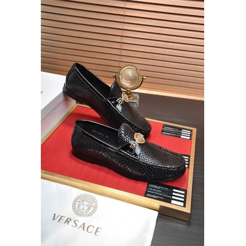 Versace Leather Shoes For Men #934570