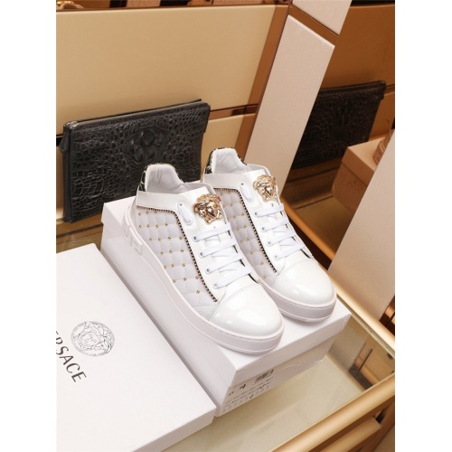 Versace Casual Shoes For Men #934593