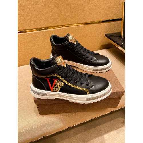 Versace Casual Shoes For Men #935497