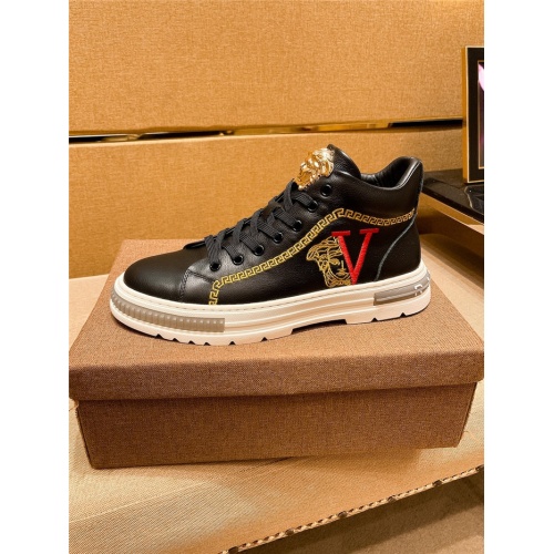 Replica Versace Casual Shoes For Men #935497 $82.00 USD for Wholesale