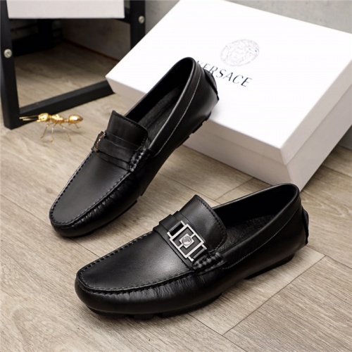 Versace Leather Shoes For Men #936046