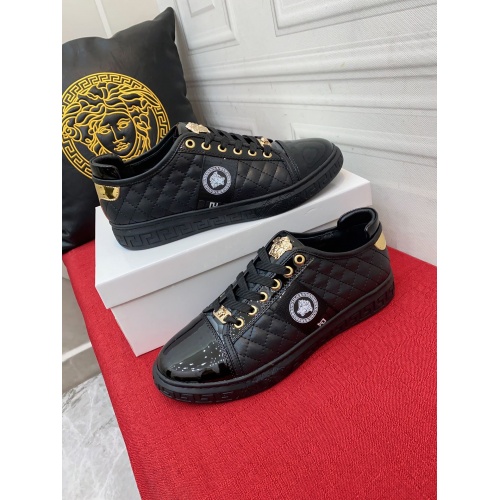 Versace Casual Shoes For Men #936814
