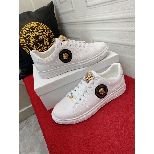 Versace Casual Shoes For Men #936817