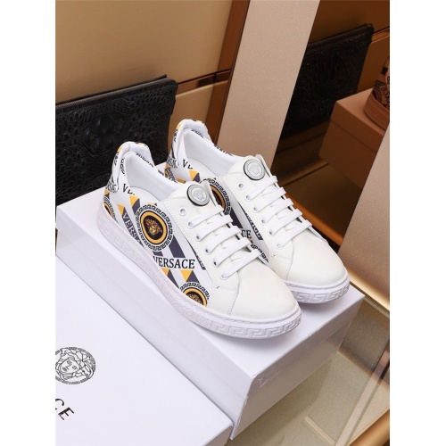 Versace Casual Shoes For Men #936945