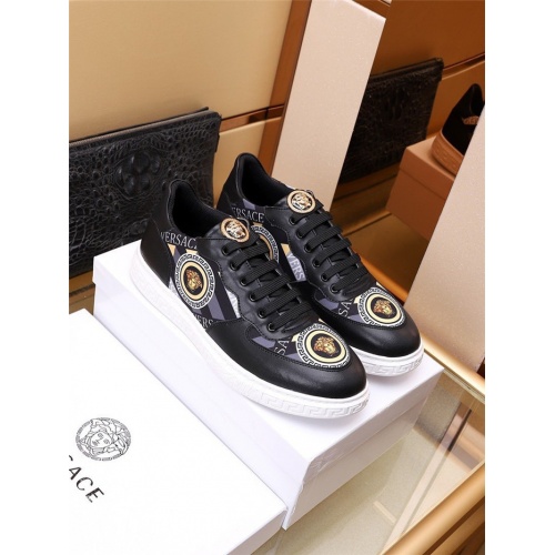 Versace Casual Shoes For Men #936946