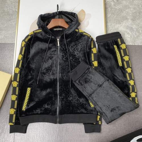 $112.00 USD Versace Tracksuits Long Sleeved For Men #937183