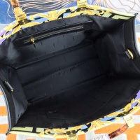 $132.00 USD Fendi AAA Quality Handbags For Women #931944
