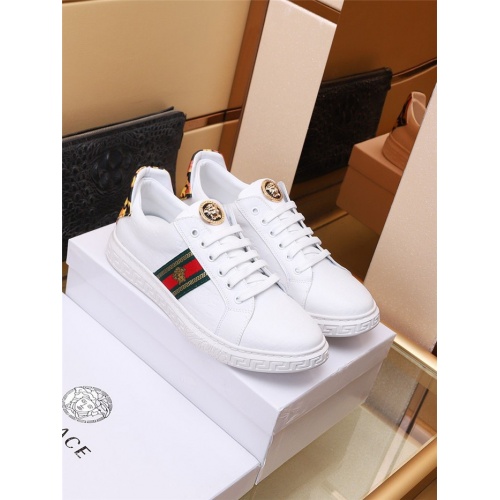 Versace Casual Shoes For Men #937437