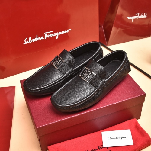 Salvatore Ferragamo Leather Shoes For Men #939002
