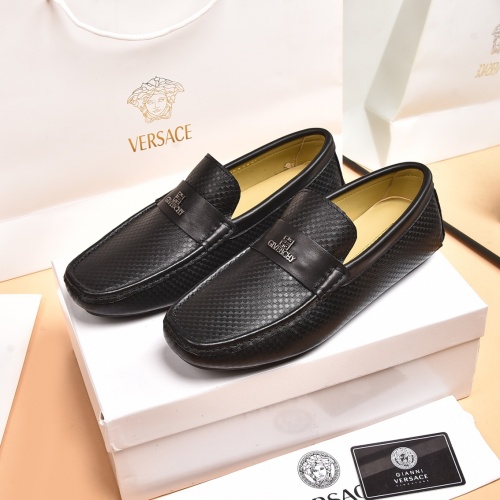 Versace Leather Shoes For Men #939017