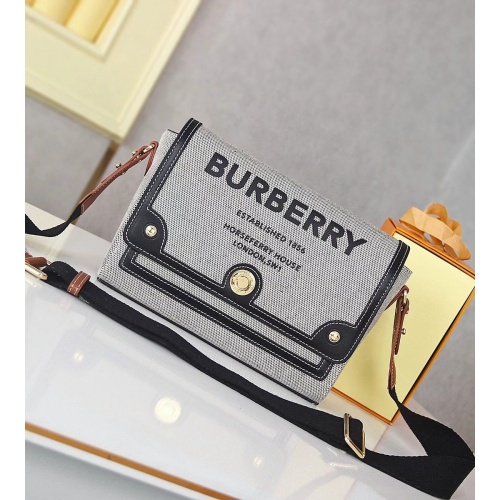 Burberry AAA Quality Messenger Bags For Women #939604
