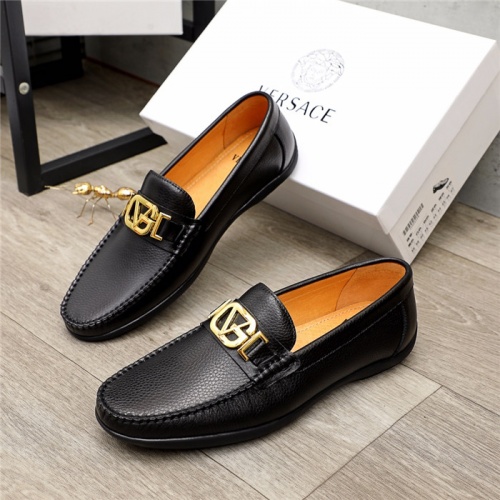 Versace Leather Shoes For Men #940681