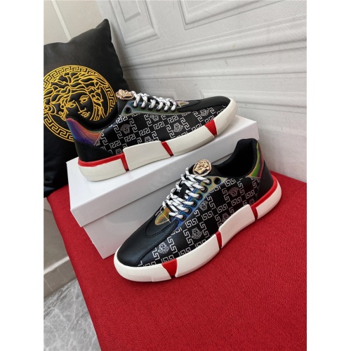 Versace Casual Shoes For Men #940757