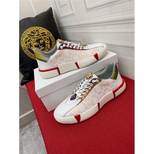 Versace Casual Shoes For Men #940758