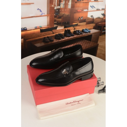 Salvatore Ferragamo Leather Shoes For Men #942518