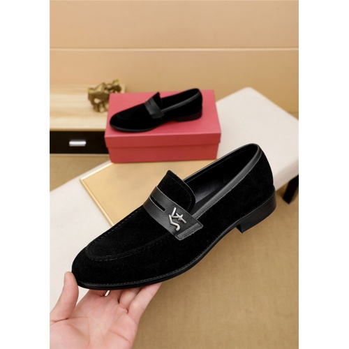 Salvatore Ferragamo Leather Shoes For Men #943111