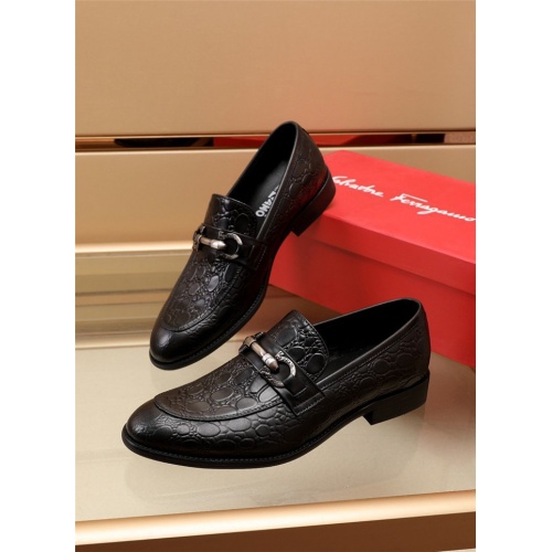 Salvatore Ferragamo Leather Shoes For Men #943613