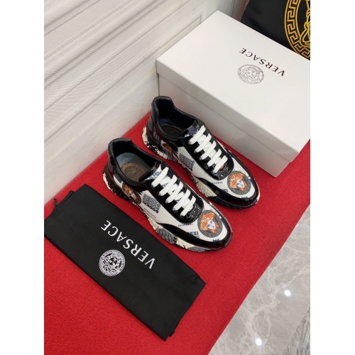 Versace Casual Shoes For Men #944509