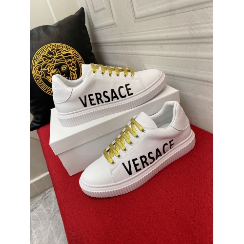 Versace Casual Shoes For Men #944521