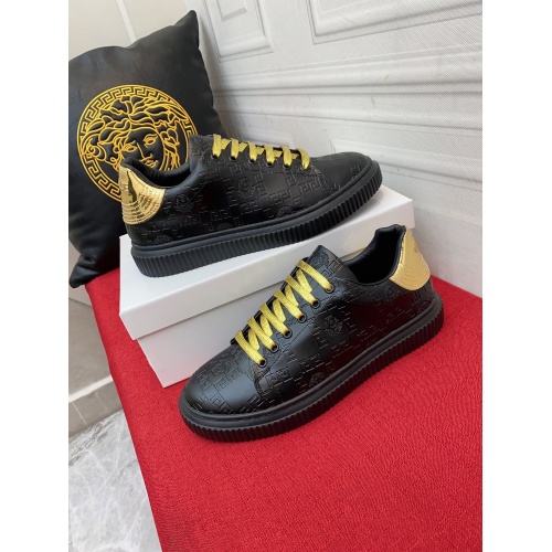 Versace Casual Shoes For Men #944523