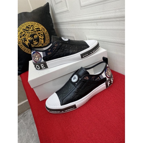 Versace Casual Shoes For Men #944530